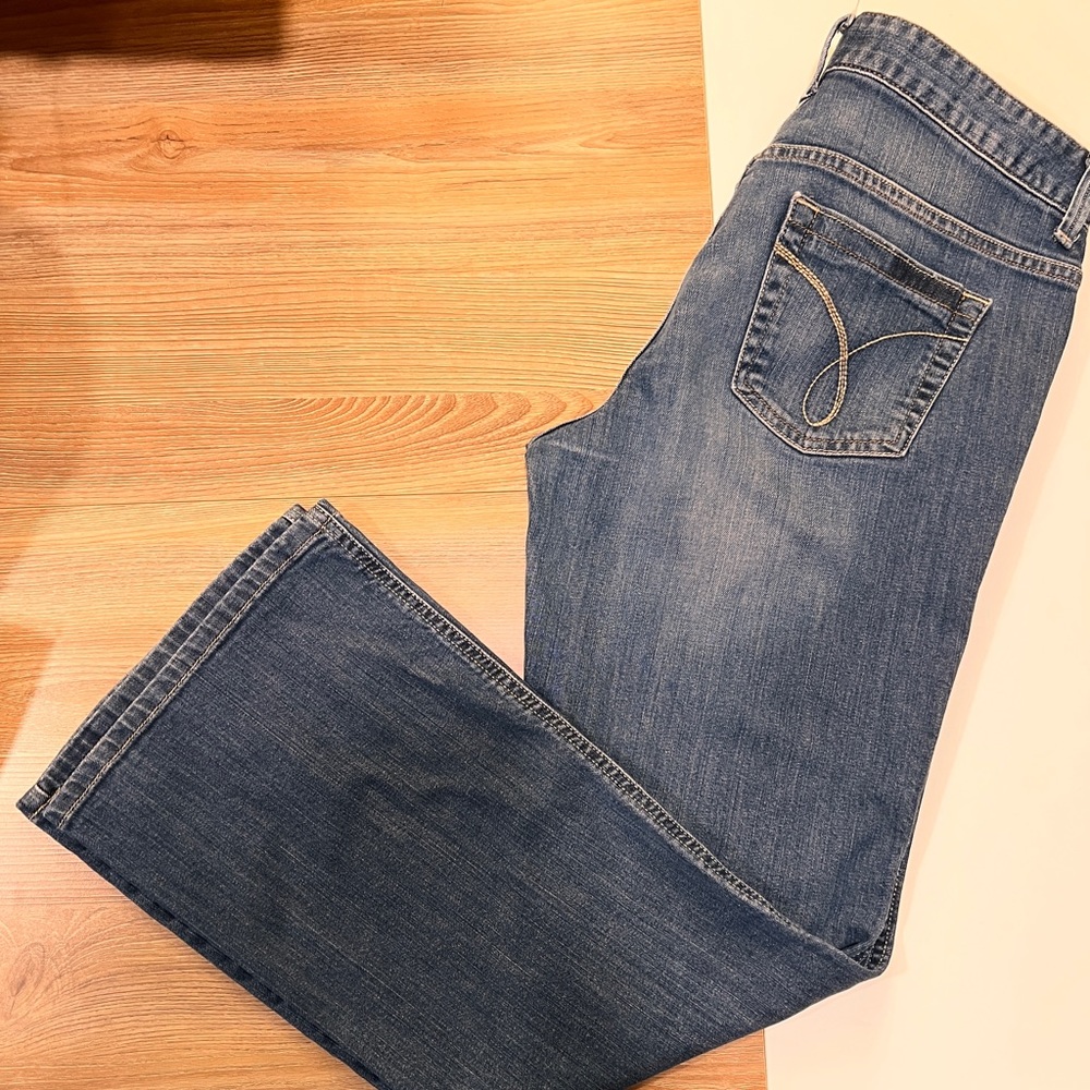 Calvin Klein Women’s UltimateBoot Boot Cut Jeans Size 10 Medium Wash